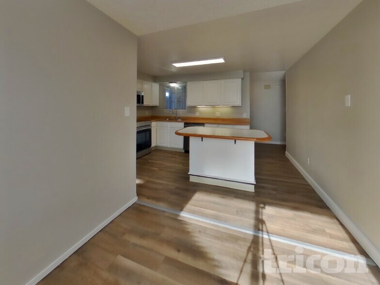 Building Photo - 3090 Santa Ana Dr