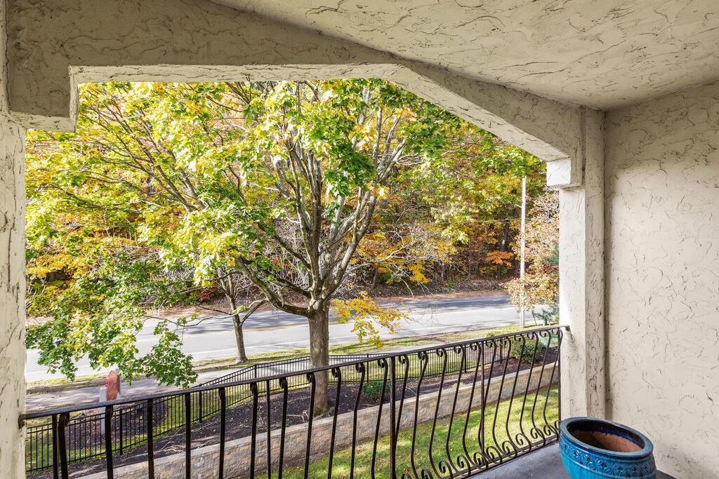 Building Photo - 100 Fellsview Ter