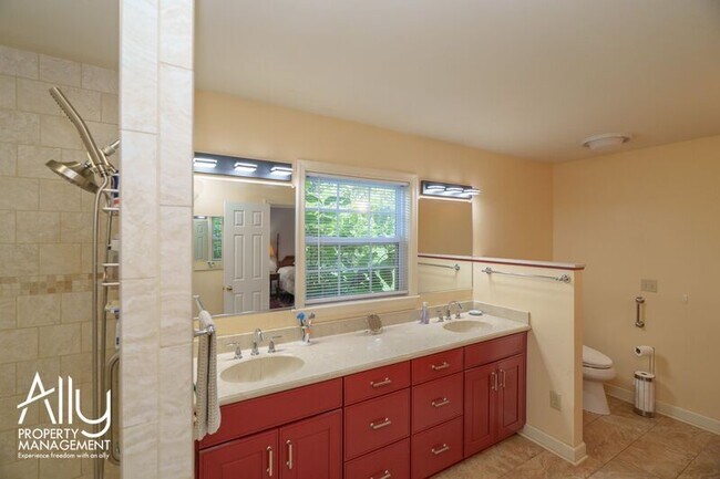 Building Photo - 2733 Southern Hills Ct