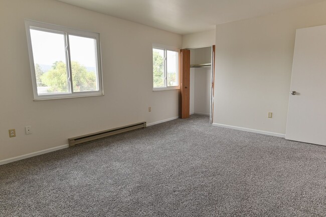 Building Photo - Townhouse in Highspire