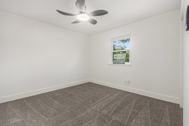 Building Photo - 4334 Lake Grove Dr