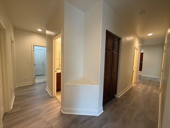 Building Photo - Huge Home in Anatolia Village!