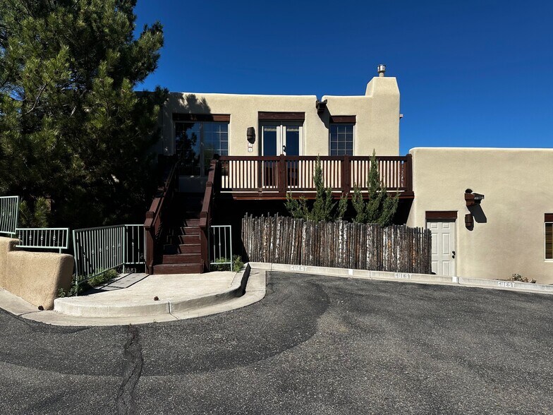 Easy access & parking - 501 Rio Grande Ave