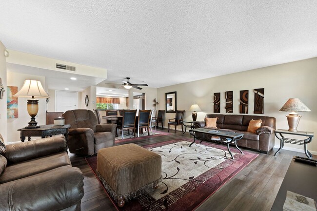 Building Photo - This beautifully appointed 3-bedroom, 2-bathroom condo seasonal rental Located in Leisure World A...