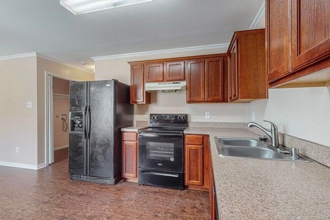 Building Photo - Charming 3-Bedroom Home on Treed Cul-de-Sa...