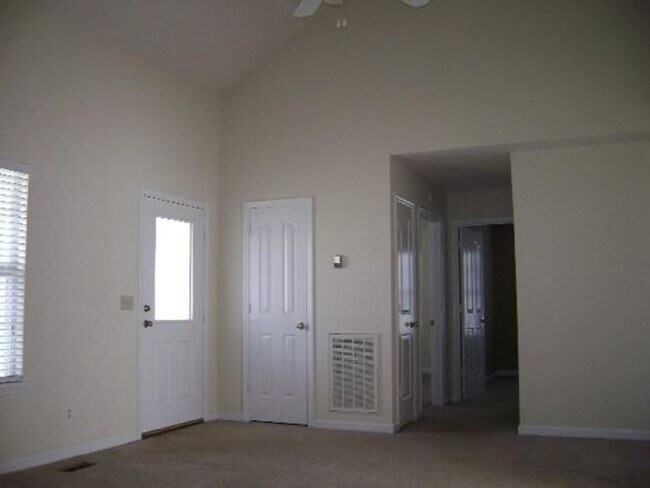 Building Photo - Cute Home on Cul de Sac!