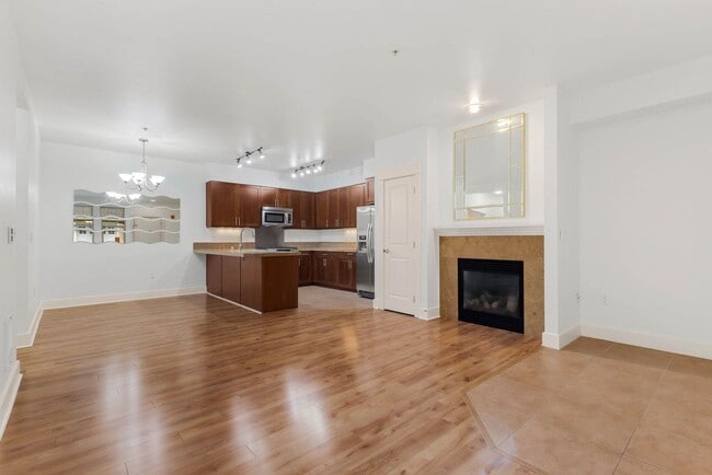 Building Photo - Prime Redmond Location!!!