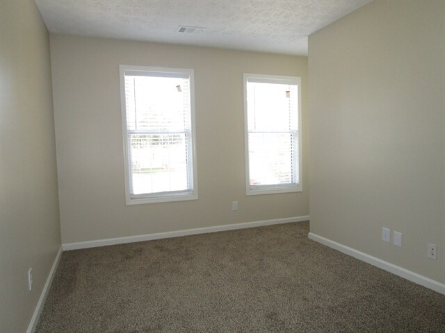 Building Photo - 700 Rosehill Ln