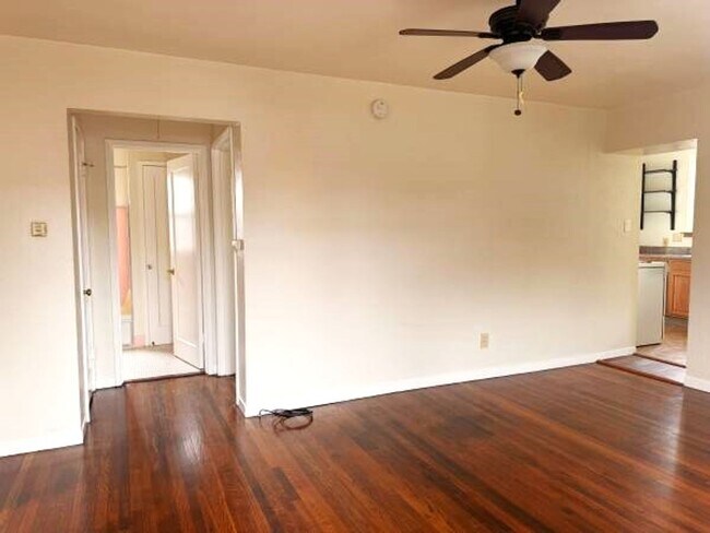 Building Photo - 2Bed - Sunny apartment right at El Cerrito...