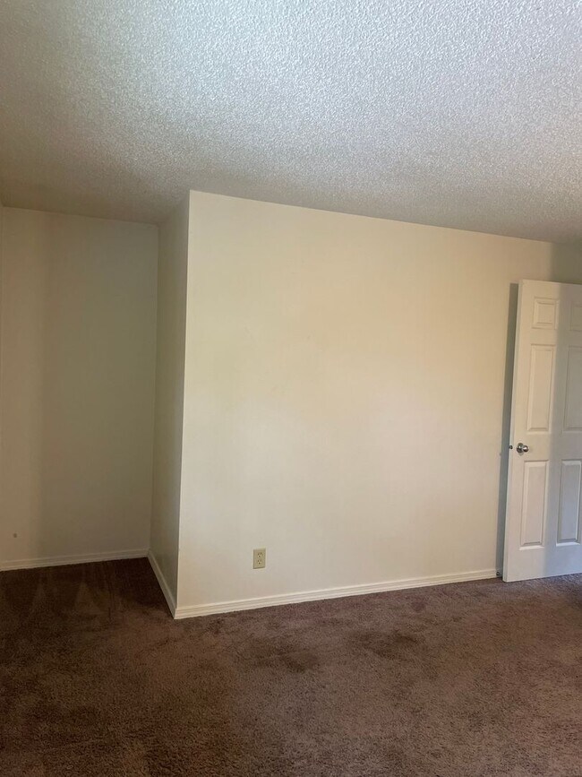 Building Photo - 4932-4942 Elkhorn Ct SE Salem, OR 97317