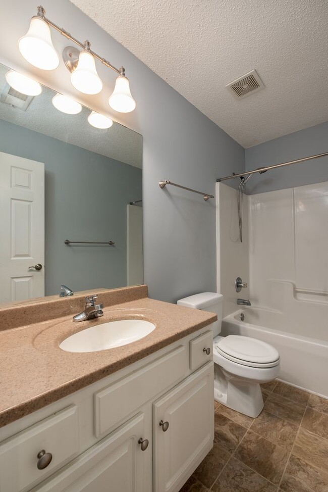 Building Photo - Spacious 4-Bedroom Home in Westside Athens...