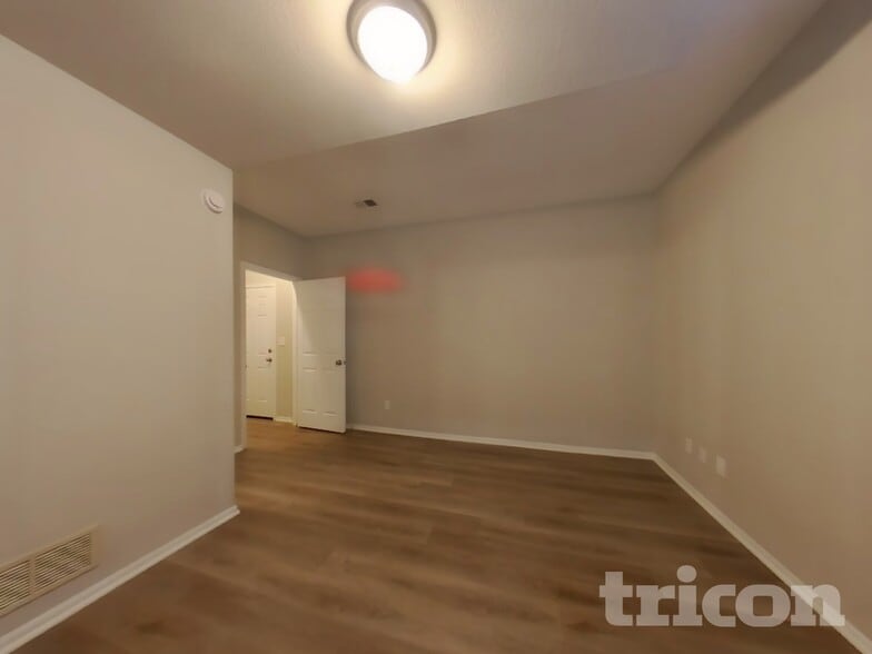 Building Photo - 4407 W 30th Street Rd