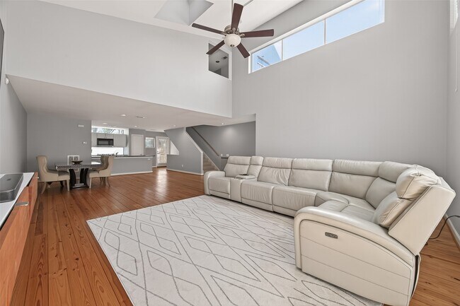 Building Photo - 6911 Yellowstone Way Dr