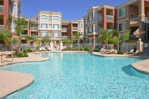 Building Photo - 420 W 1st St