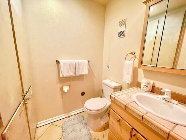Building Photo - 741 Reef- MFR