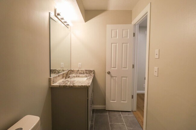 Building Photo - Beautifully Redone 3 Bedroom South Tulsa H...