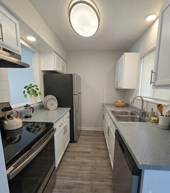 Building Photo - Meadowlark Apartments