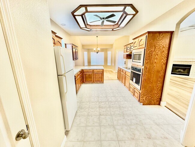Building Photo - North Clovis 3/2 Near Buchanan Education C...