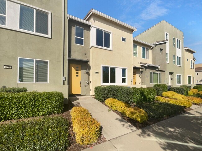Building Photo - 3234 Bridgeway Dr