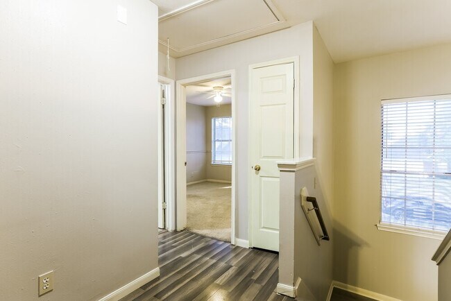Building Photo - 18626 Droitwich Dr