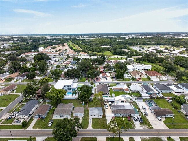 Building Photo - 7508 N Thatcher Ave