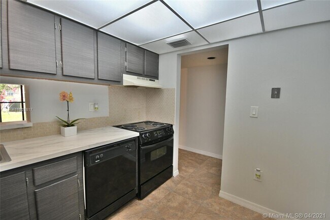 Building Photo - 8075 SW 107th Ave