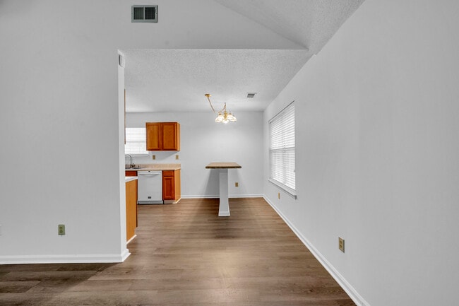 Building Photo - 6745 Lakes Edge Ln
