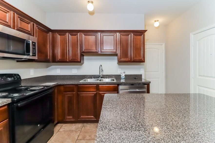 Building Photo - 2412 Hawkwood Ct