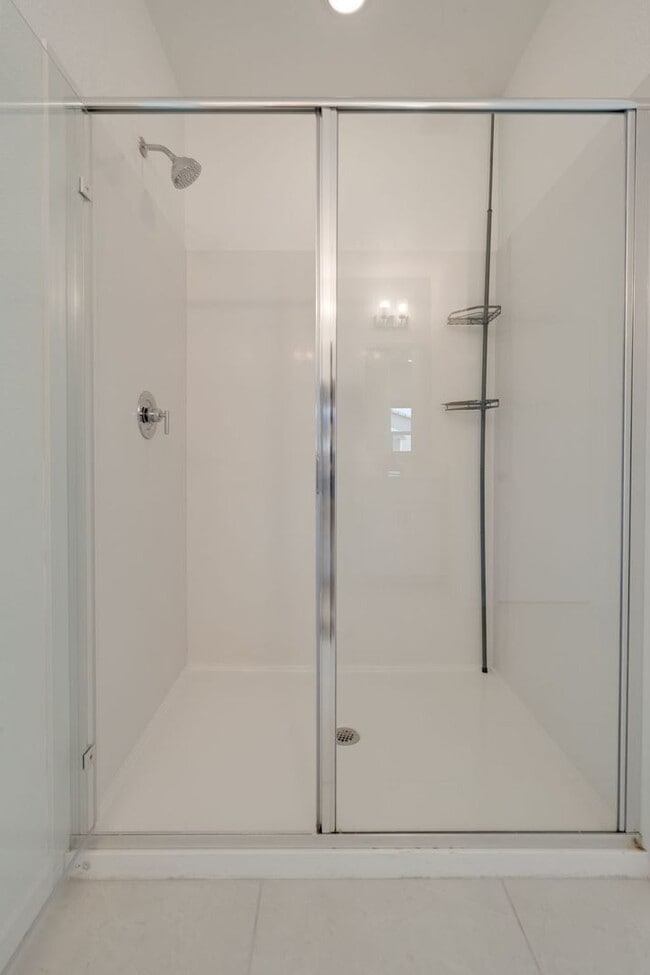 Building Photo - New 4 Bedroom Home with Next Gen Suite + S...