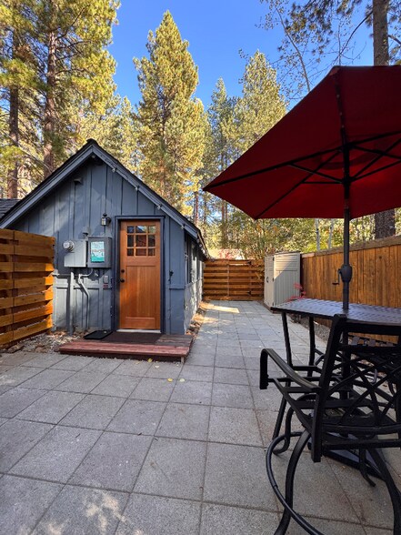 Building Photo - 451 Brassie Ave