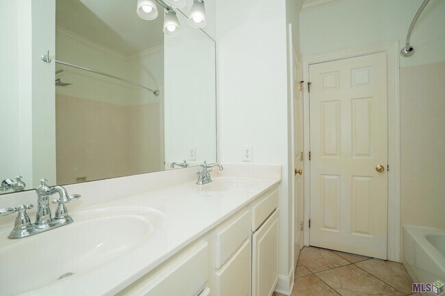 Building Photo - 12386 River Highlands Dr