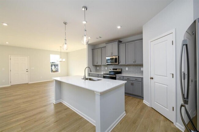 Building Photo - 849 York Aly