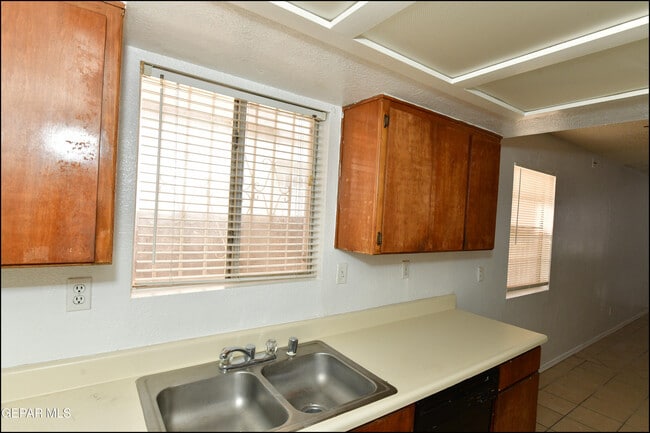 Building Photo - 8933 Kenneth St