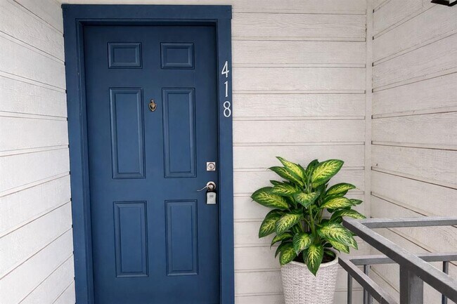 Building Photo - 6000 Shepherd Mountain Cove