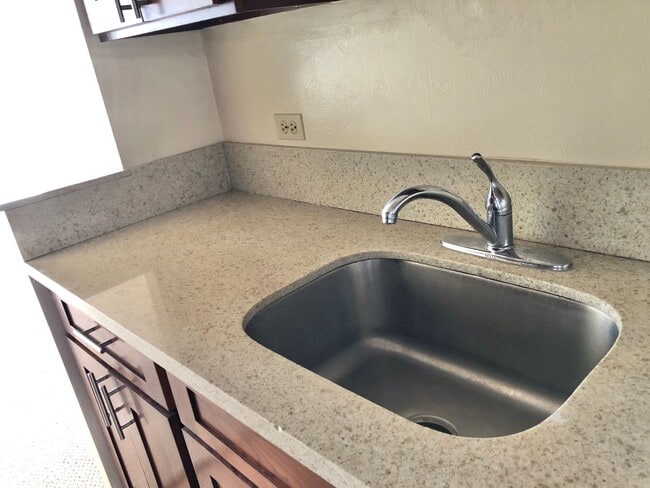 Building Photo - Century West 2 bedroom 2 bathroom 1 covere...