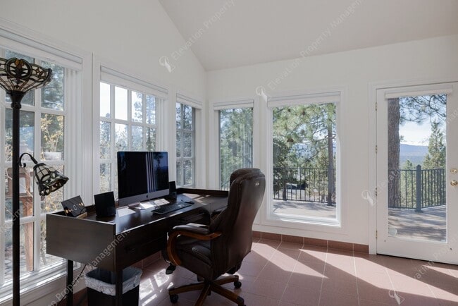 Building Photo - Luxury Living with Unmatched Cascade Views...
