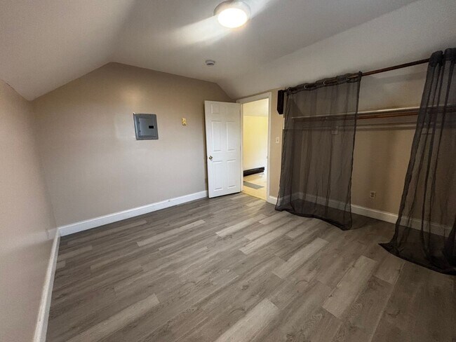 Building Photo - 27-29 Linda Ave.