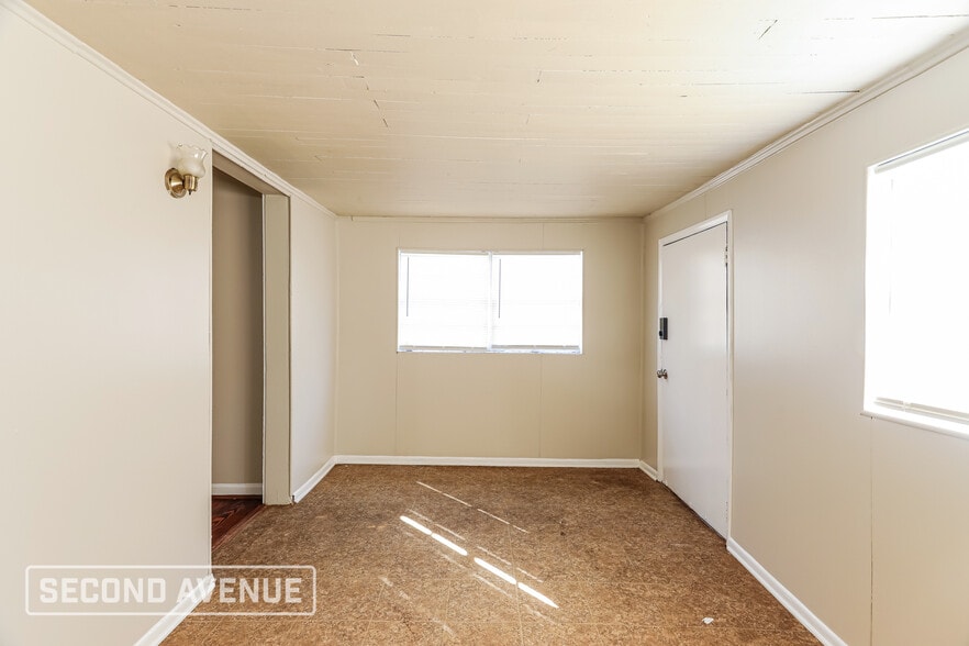 Building Photo - 208 Kentwood Ave