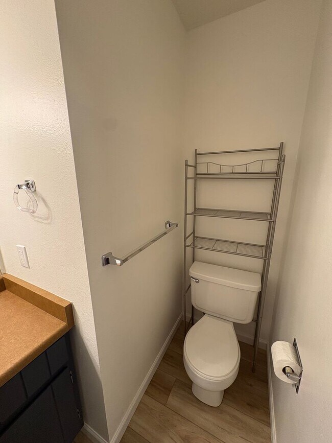 Building Photo - Updated **2 Bedroom | 1.5 Bath | 1-Car Garage Townhome**