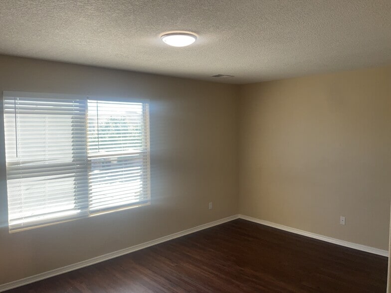 Building Photo - 3337 Cochiti St NE