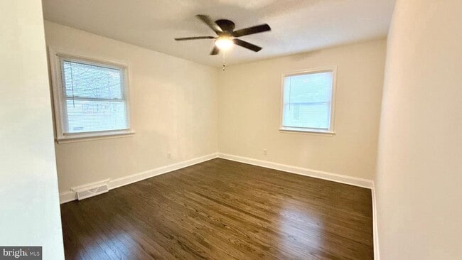 Building Photo - 115 Gloucester Ave