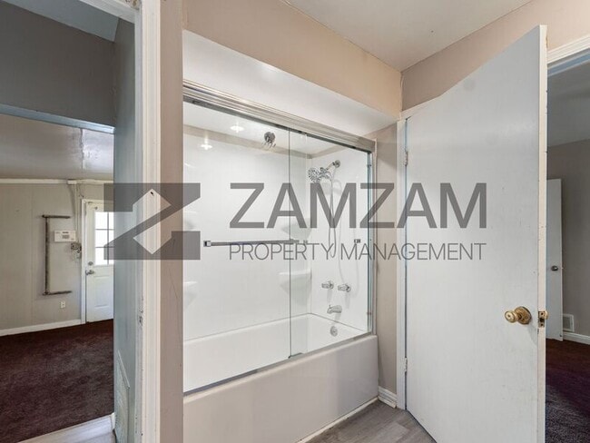 Building Photo - 7583 Hudson Ave