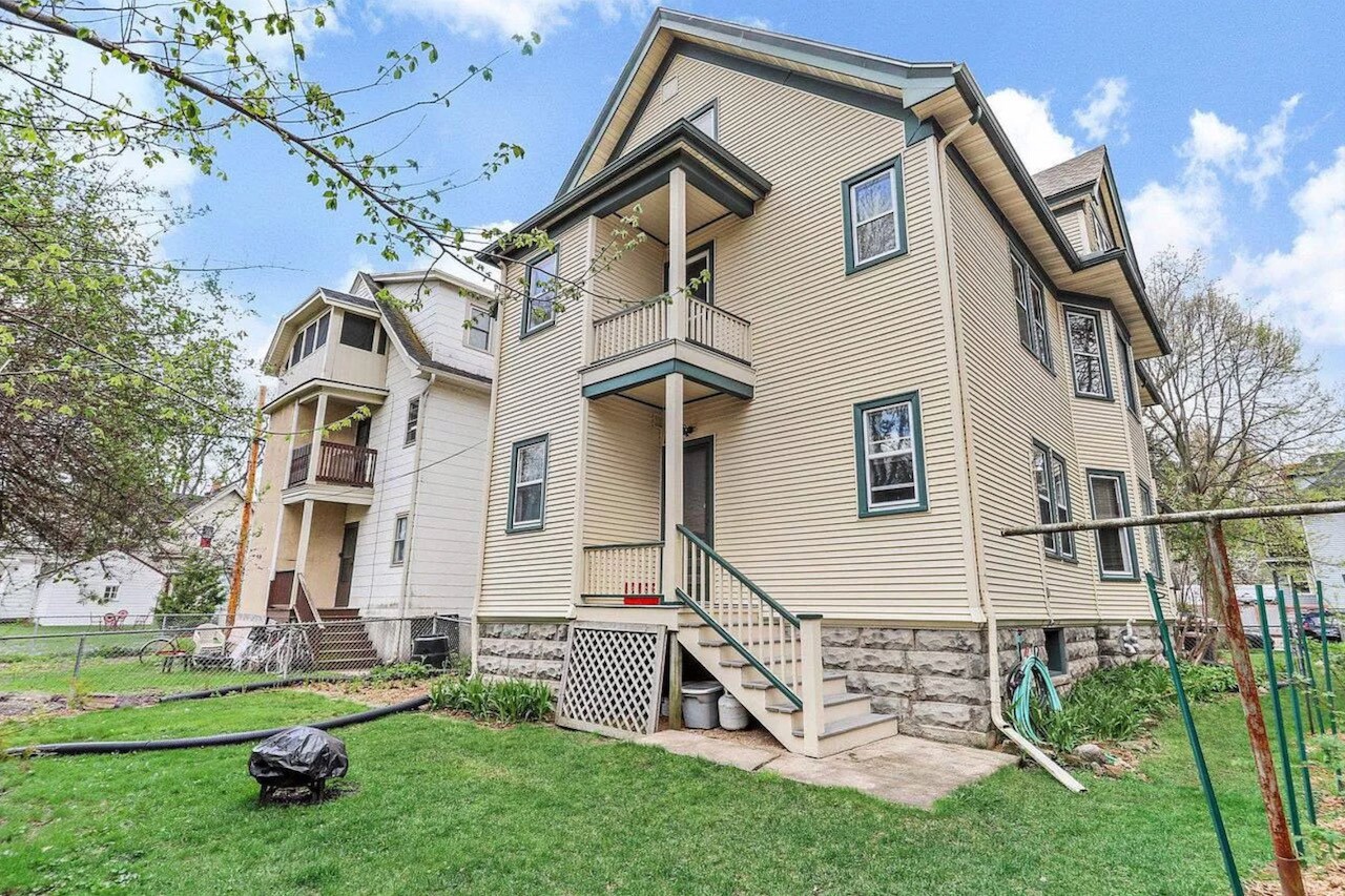 back entry and yard - 707 S Dickinson St