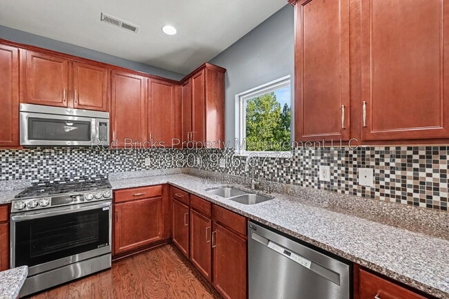 Building Photo - 2714 Aldergrove Rd