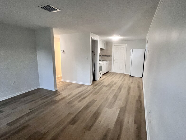 Building Photo - 9801 N Aster Ave