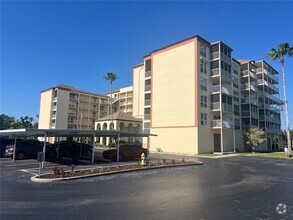 Building Photo - 9000 Commodore Dr