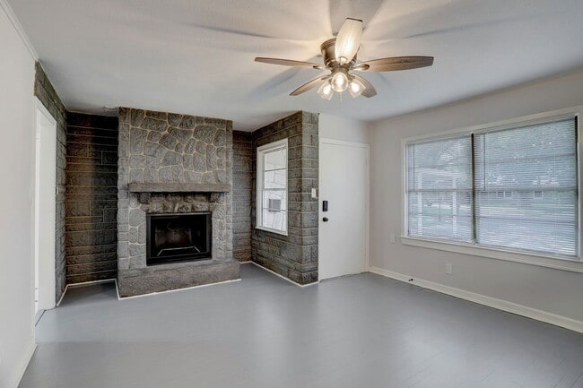 Building Photo - 1009 15th Ave N