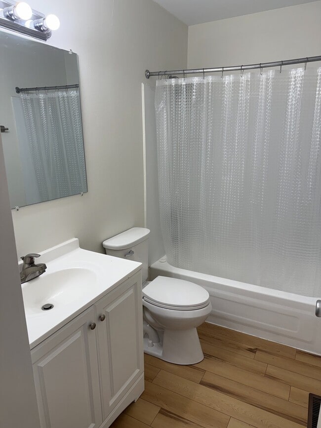 Building Photo - 328 Kirkwood Cir