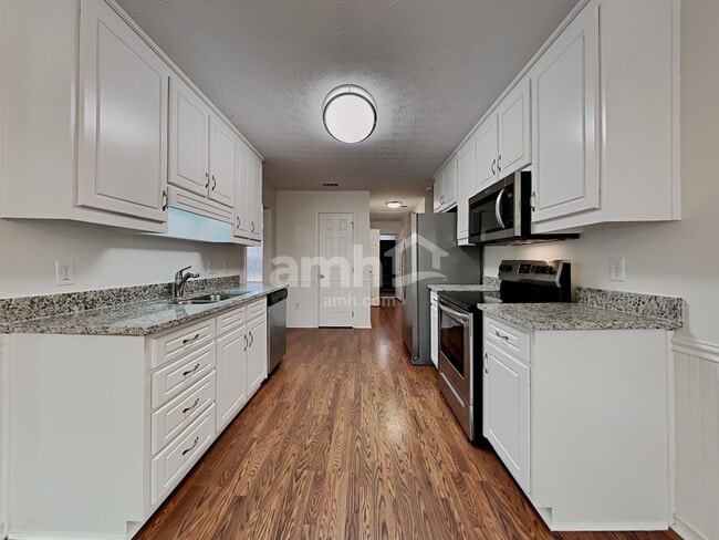 Building Photo - 270 Grayson Manor Dr SW