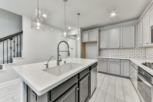 Building Photo - 11731 Tranquility Summit Dr